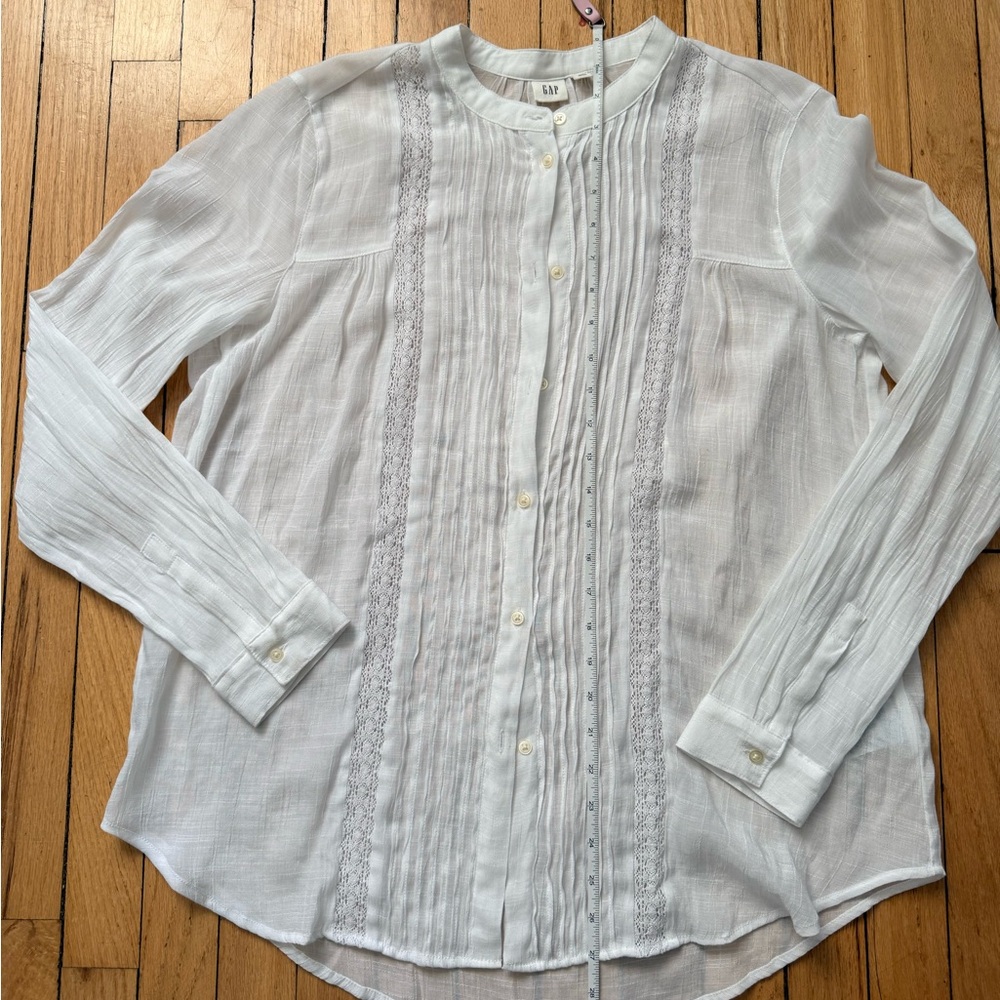 GAP White Textured Blouse with Lace Accents - Picture 3 of 9